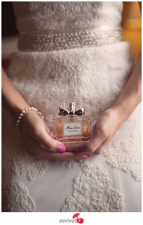 Bride Perfume, Wedding Fragrance, Miss Dior Perfume, Wedding Perfume, Perfume Photography, Hydrangeas Wedding, Rock Wedding, Luxury Lifestyle Women, April Wedding