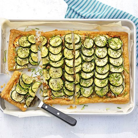 Easy Vegetarian Breakfast, Squash Zucchini Recipes, Zucchini Tart, Fresh Zucchini, Healthy Vegan Snacks, Giant Food, Vegetarian Breakfast, Work Lunch, Breakfast Brunch Recipes