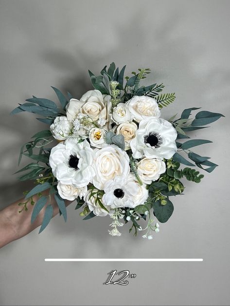 White Anemone Wedding, Anemone White, Bouquet Greenery, Wedding Bouquet White, Anemone Wedding, Anemone Bouquet, Rusting Wedding, Cascading Wedding Bouquets, White Anemone