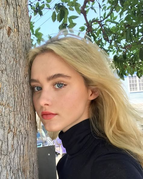 Kathryn Love Newton, Kathryn Newton, Tape In Hair Extensions, Grunge Hair, Platinum Blonde, Girls Makeup, Human Hair Extensions, Pretty Face, Hair Goals