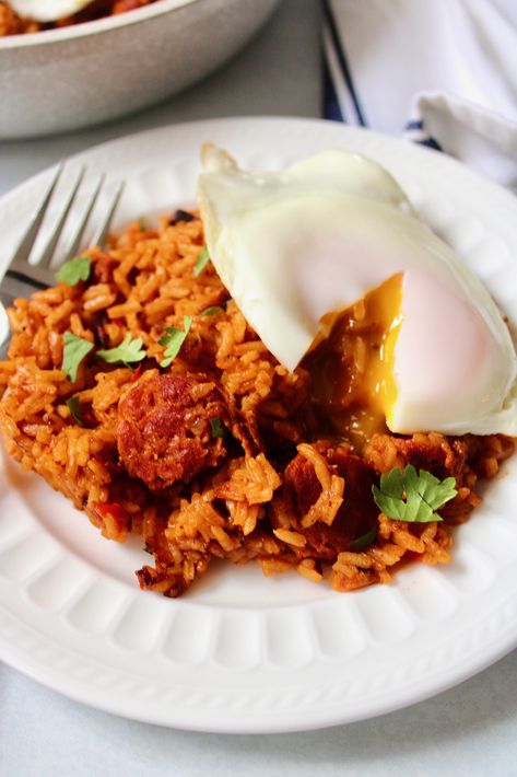 Spanish Rice Recipe with Chorizo Recipe - For The Love Of Sazón Eggs And Rice Recipes, Brown Rice Quinoa Recipe, Recipe With Chorizo, Chorizo Eggs, Chorizo Rice, Eggs And Rice, Chorizo Recipe, Pollo Recipe, Brown Rice Recipe