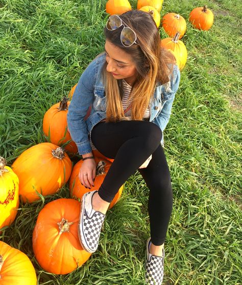 Pumpkin patch #checkered #vans #outfit Fall Outfits Vans Shoes, Fall Outfits Vans, Vans Outfit Ideas, Checkered Vans Outfit, Vans Outfits, 70’s Outfit, Pumpkin Patch Pictures, Checkerboard Vans, Patch Outfit