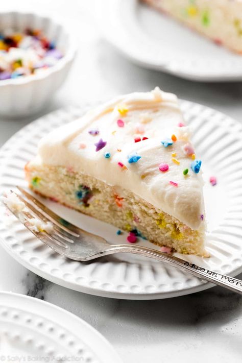 Easy Homemade Sprinkle Cake Sprinkle Cake Recipe, Cake Funfetti, Vanilla Sheet Cakes, Dessert Treats, Funfetti Cake Mix, Single Layer Cakes, Sally's Baking, Torte Cupcake, Homemade Frosting