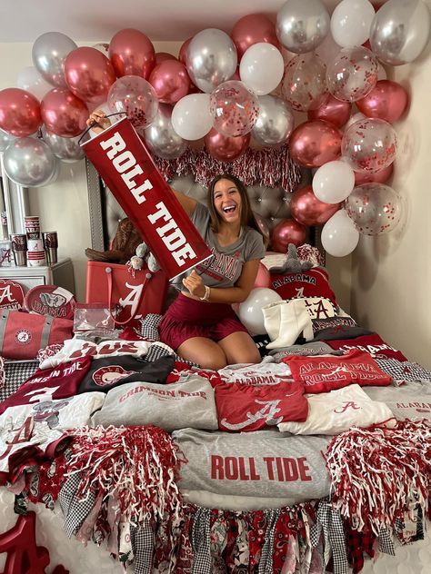 College Bed Party Ideas, Bed Party Ideas College, Bed Party College, College Bed Party, Duke College, College Announcements, College Bed, Collage Dorm, College Decision