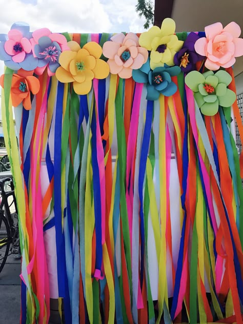 Hippy Parade Float, Flower Parade Float Ideas, Easter Parade Float Ideas, Hawaiian Parade Float Ideas, Flower Parade Float, Float Designs Parade, Parade Float Theme, Bunny Brunch, 5th Grade Graduation