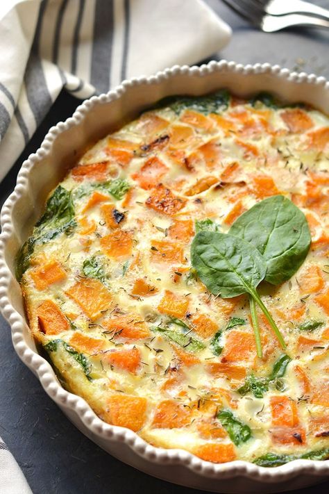 Butternut Squash Quiche Crustless, Squash Egg Casserole, Butternut Squash Breakfast Casserole, Butternut Squash Egg Bake, Butternut Squash Eggs, Butternut Squash Quiche Recipes, Healthy Thanksgiving Breakfast, Low Calorie Butternut Squash Recipes, Low Carb Butternut Squash Recipes