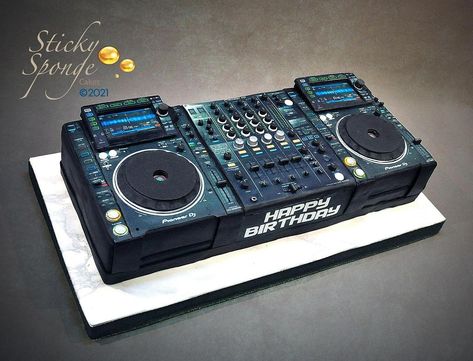 Dj Cake, Dancing Salsa, Dj Decks, Music Cakes, Music Cookies, Salsa (dance), Cupcake Tutorial, Funny Birthday Cakes, Cake Studio