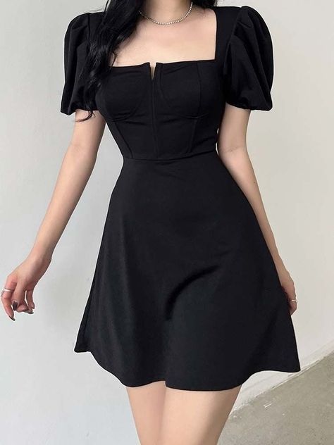 Mini Dress Y2k, Chic Summer Dresses, Goth Clothing, Simple Black Dress, Dress Y2k, Black Dress Outfits, Black Short Dress, Casual Chic Outfit, Outfits Casual