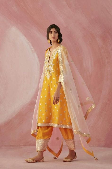 Sureena Chowdhri, Bollywood Suits, Salwar Suits Party Wear, A Line Kurta, Sara Ali Khan, Ali Khan, Organza Dupatta, Silk Dupatta, Party Wear Dresses