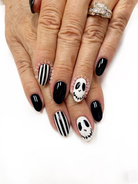 Jack Skellington Nail Ideas, Easy Jack Skellington Nails, Halloween Nail Designs Jack Skellington, Halloween Jack Skellington Nails, Happy Nails Acrylic, Simple Jack Skellington Nails, Jake Skellington Nails, Jack Skellington Nails Short, Jack Skellington Nails Acrylic Short