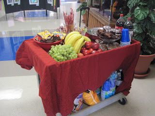 Snack cart for Teachers - the naked crafter* Breakfast Cart Ideas, Snack Cart Ideas, Breakfast Cart, Teacher Appreciation Lunch, Teacher Appreciation Luncheon, Snack Cart, Teachers Week, Staff Appreciation Week, Pta School