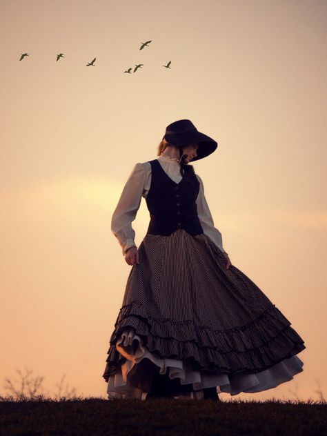 Old West woman at sunset by Elisabeth Ansley © Trevillion Images. Old West Women, Old Western Outfits Women, Victorian Cowgirl, 1800 Dresses, Trevillion Images, Fantasy Western, 1980’s Fashion, Banquet Ideas, Western Costumes