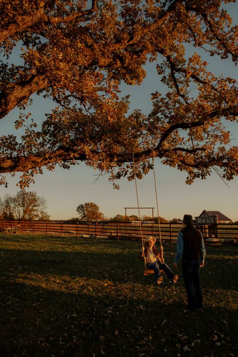 Western Couple, True Love Photos, Country Relationships, Country Photography, Couple Engagement Pictures, Western Life, Fall Country, Country Lifestyle, Maybe Someday