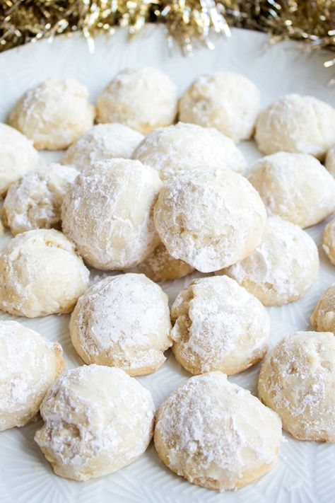 Cookies With Almonds Recipes, Easy Snowball Cookies, Recipes Using Almond Extract, Almond Flour Snowball Cookies, Christmas Almond Cookies, Easy Almond Cookies, Recipes With Almond Extract, Almond Extract Recipe Desserts, Almond Extract Recipe