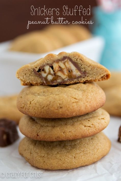 Snickers Stuffed Peanut Butter Cookies | www.crazyforcrust.com | My favorite PB cookie recipe stuffed with a Snickers! Stuffed Peanut Butter Cookies, Snickers Cookies, Truffle Cookies, Crazy For Crust, Best Peanut Butter Cookies, Gooey Cookies, Snowball Cookies, Dessert Aux Fruits, Peanut Butter Cookie Recipe