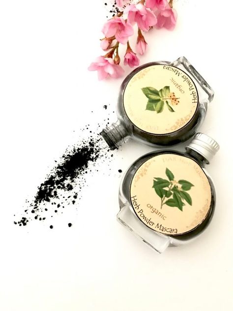 Dab Herb Zero Waste Makeup #zerowastemakeup Zero Waste Makeup, Diy Makeup Recipe, Mascara Set, Natural Beauty Makeup, Green Makeup, Organic Cleaning Products, Makeup Store, Organic Makeup, Vegan Makeup