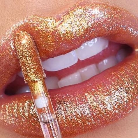 Perfect Lip Combo, Gold Lipgloss, Gold Lipstick, Makeup Gold, Rose Gold Aesthetic, Yellow Makeup, Bohemian Christmas, Glitter Gloss, Lip Combo