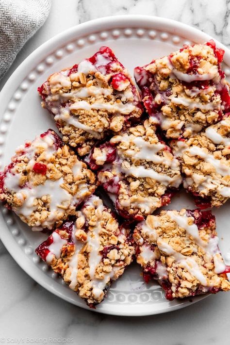 Featuring a sweet-tart sour cherry pie filling and a buttery, crumbly brown sugar streusel, there's much to love about these crumb-topped cherry pie bars. The filling comes together quickly on the stove, and the crust and crumble topping are made from the same 1-bowl mixture. Recipe on sallysbakingaddiction.com Cherry Dessert Bars, Sour Cherry Pie Filling, Cherry Pie Crumble, Cherry Pie Bars Recipe, Sour Cherry Recipes, Streusel Topping Recipe, Sour Cherry Pie, Cherry Recipes Dessert, Mixture Recipe