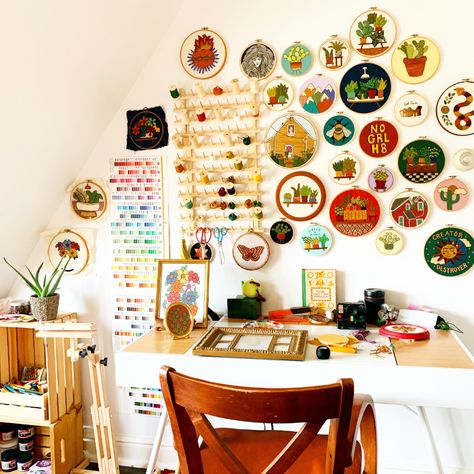 Home Embroidery, Dream Craft Room, Embroidery Wall, Embroidery Wall Art, My Workspace, Workspace Inspiration, Craft Room Organization, Hand Embroidery Art, Space Crafts