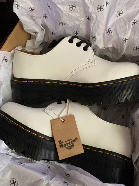 White Platform Doc Martens Outfit, Dr Martens 1461 Outfit Women, Doc Martens Dress Shoes, Dr Martens Loafers Outfit, Dr Martens 1461 Outfit, Low Top Doc Martens, White Dr Martens Outfit, White Platform Doc Martens, Low Doc Martens