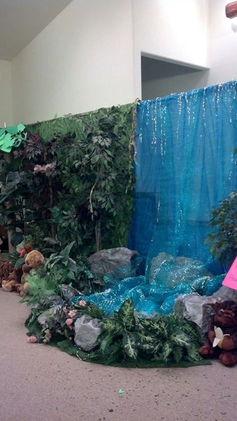 VBS 2015: Cave Quest Vbs, Waterfall Decoration, Jungle Decorations, Vbs Themes, Vbs Crafts, Decoration Photo, Jungle Party, Safari Party, Dinosaur Birthday Party