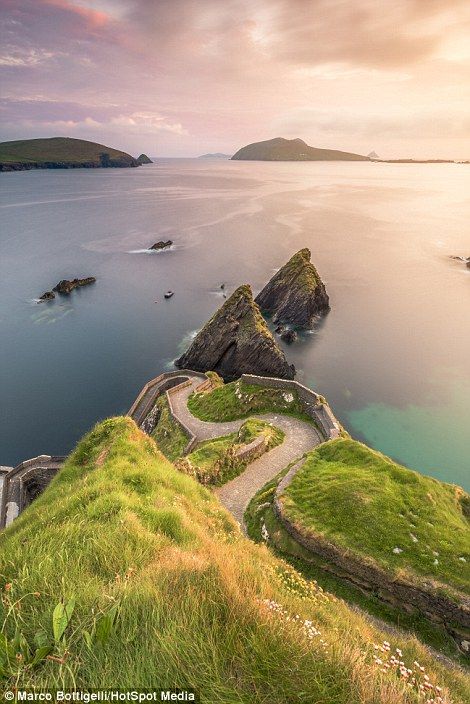 'Before I travelled to Ireland, I made a list of the best spots to visit. Sometimes I can ... Newfoundland Puppies, Dingle Peninsula, County Kerry, Ireland Landscape, Republic Of Ireland, Travel Images, Ireland Travel, Home Decor Tips, The Ocean