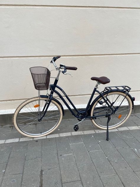 City Bike Aesthetic, Bicycle Aesthetic, Bicycle Pictures, Bike With Basket, Rainy City, Bike Aesthetic, Pretty Bike, Clothes Korean Style, Adventure Aesthetic