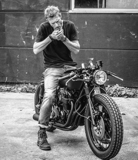 Cb 750 Cafe Racer, Tenda Camping, Мотоциклы Cafe Racers, Cafe Racer Style, Biker Aesthetic, Bike Photoshoot, Cb 750, Moto Vintage, Cafe Racer Bikes