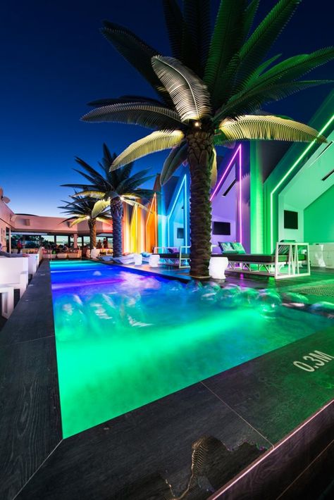 Matisse Beach Club by Oldfield Knott architects, Scarborough - Australia — urdesignmag Beach Club Design, Nightclub Design, Karim Rashid, Beach Lounge, Chicago Restaurants, Lighting Options, Bar Design Restaurant, Rooftop Pool, Swimming Pool Designs