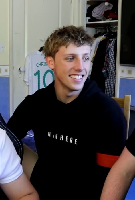 #sdmn #merch #youtube #w2s Harry Lewis Aesthetic, Sidemen Members, Harry Lewis, British Youtubers, English Men, British Boys, Attractive People, Future Boyfriend, Man Crush