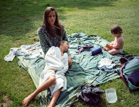 Sian Davey, Family Picnic, National Portrait Gallery, The United Kingdom, Contemporary Photography, Photography Portfolio, Children Photography, The River, Movie Stars