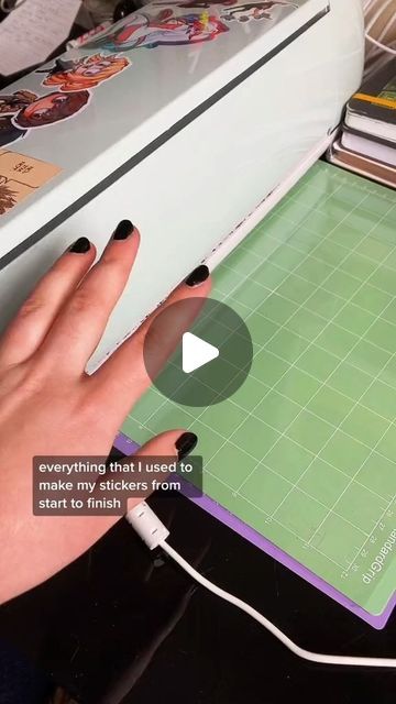 Diy Cricut Station, Cricut Uses, Cricut Projects Beginner Stickers, Cricut Projects Scrapbooking, Craft Ideas Cricut, Cricut Projects Vinyl Free Printables, Cricut Crafts To Sell, Cricut Videos, Diy Vinyl Projects