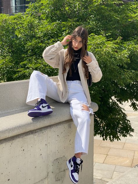 streetstyle girl with jordan 1, #courtpurple #jordan #streetwear #streetstylefashion Nike Air Jordans Outfit Woman, How To Style Jordans Women, Stylish Looks For Women, Air Jordans Women Outfit Style, Air Jordan Outfit Women, Air Jordans Women Outfit, Outfit Ideas With Jordans, Jordan Outfits For Girls, Jordan Outfits Womens