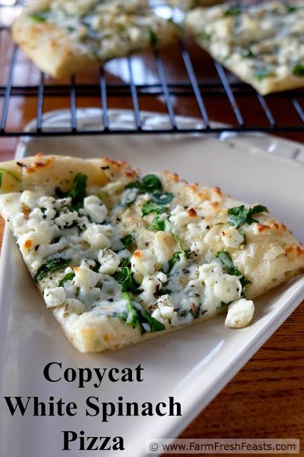 Fresh spinach, feta and mozzarella cheese on a roasted garlic oil-brushed crust. A homemade version of CPK White Spinach Pizza. Pizza Feta Cheese, Spinach Feta Flatbread, Pizza With Feta Cheese, Feta Cheese Pizza Recipes, White Spinach Pizza, Spinach Feta Pizza, Feta Cheese Pizza, White Pizza Recipe, Feta Pizza