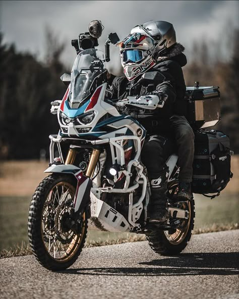 Bmw Adventure Bike, Beginner Motorcycle, Adventure Bike Motorcycles, Bike Motorcycles, Motorcycle Helmet Design, Mountain Roads, Electric Bike Kits, Touring Motorcycles, Honda Africa Twin