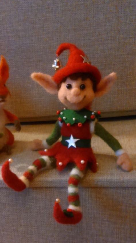 Felt Elves Pattern, Needle Felted Elves, Needle Felted Elf, Felt Elf, Diy Felt Christmas Ornaments, Diy Rag Dolls, Felted Christmas, Elf On A Shelf, Needle Felting Diy