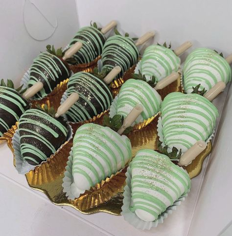 Sage Green Candy Table, Green Birthday Aesthetic, Wedding Treats Table, Green Quinceanera Theme, Frog Ideas, Frog Wedding, Sweet 16 Winter, Bridal Shower Treats, Treats Table