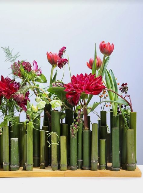 Bamboo Floral Arrangements, Bamboo Flower Arrangement, Flowers Arrangements Ideas, Glass Decor Ideas, Fresh Flower Arrangement, Floral Art Arrangements, Church Flower Arrangements, Creative Flower Arrangements, Flower School