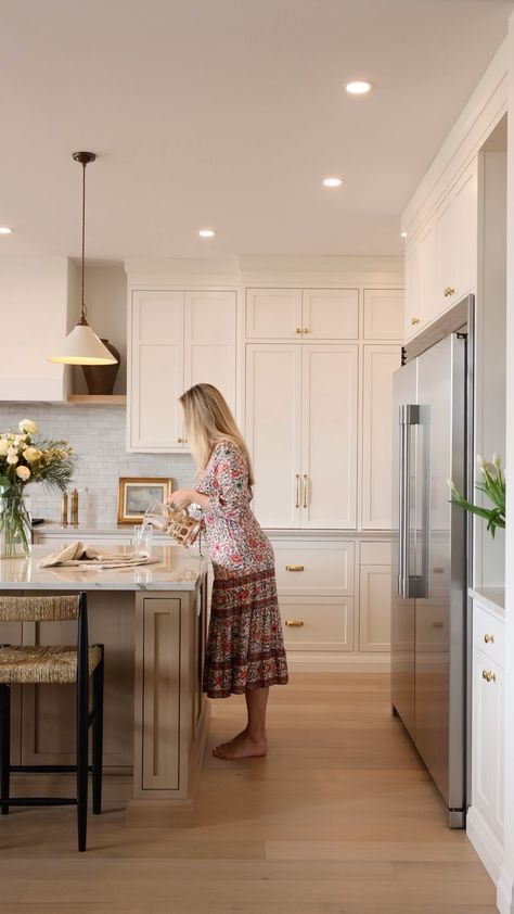 maison.blonde on Instagram: Our blog post on the #projectwoodhillbungalow kitchen is now live!! Check out the link in bio for all the details 🤍 . . . . #houseenvy… Samantha Varvel Kitchen, Maison Blonde Kitchen, Interior Design Instagram, Handmade Modern, Design Sponge, Neutral Decor, Home N Decor, Kitchen Styling, Home Decor Kitchen