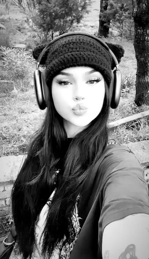 Maggie Lindemann Selfies, Dr Marvel, Margaret Elizabeth, Scarlett Rose, Rock Queen, Maggie Lindemann, Princess Girl, Selfie Ideas Instagram, Emo Goth