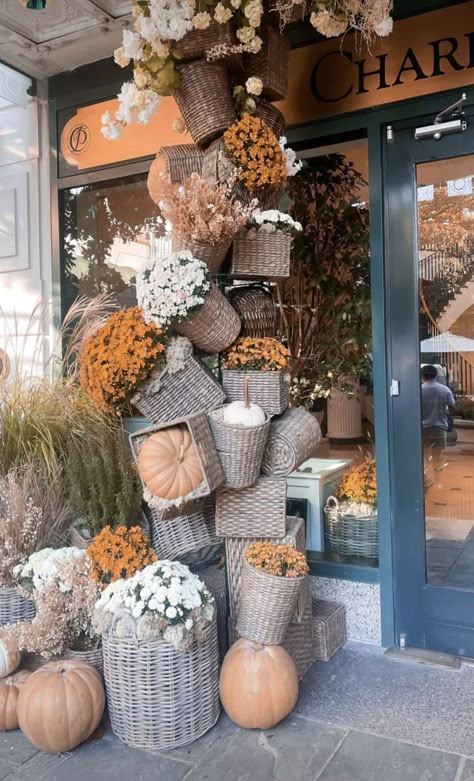 Autumn Display Ideas, Autumn Retail Display, Fall Displays Retail, Fall Boutique Window Display, Fall Retail Window Displays, Spring Retail Display, Fall Window Display Store Fronts, Autumn Window Display Retail, Fall Store Displays