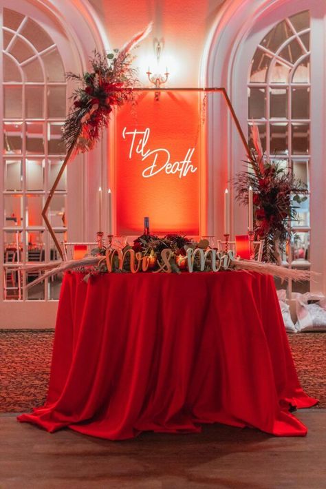 Red Sweetheart Table, Sweetheart Backdrop, Sweetheart Wedding Table, Gold Cake Table, Heavy Metal Wedding, Alternative Wedding Ideas, Grunge Wedding, Sweetheart Table Backdrop, Red Gold Wedding