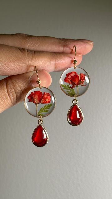 Resin Flower Earrings Diy, Resin Earring Ideas, Uv Resin Jewelry Ideas, Resin Jewellery Ideas, Resin Earrings Diy, Resin Earrings Ideas, Resin Earrings, Diy Resin Earrings, Resin Jewerly