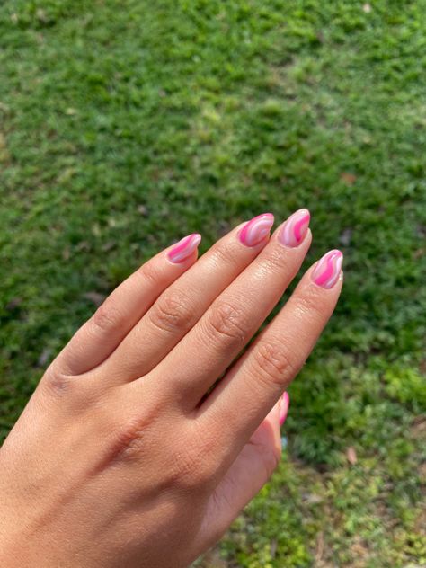 Pink Nail Swirls, Barbie Nails Gel, Swirl Line Nails, Pink Swirls Nails, Barbie Theme Outfit, Nails Pink Swirl, Barbie Nails Short, Barbie Nails Design, Barbie Nails Design Ideas