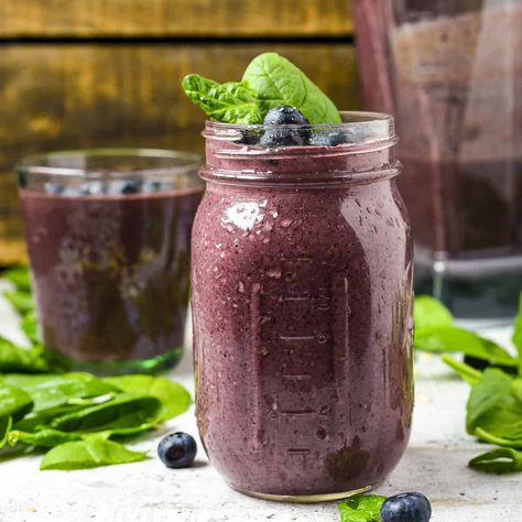 Spinach Berry Smoothie Smoothie With Spinach, Recipe For Spinach, Spinach Vegan, Banana Spinach Smoothie, Best Green Smoothie, Mixed Berry Smoothie, Berry Smoothie Recipe, Smoothie Drink Recipes, Superfood Recipes