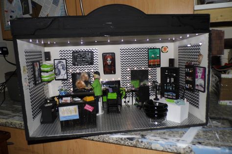 hairdresser's shop, I made this mainly using trash from my stash Salon In A Box Project, Shoe Box Salon Project, 3d Salon Project, Salon Project Ideas Miniature, Mini Salon Project, Miniature Salon Project, Beauty Salon Kids Play, Mini Salon Ideas, Shoe Box Diorama