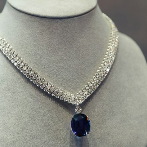 Sapphire And Diamond Necklace, Luxury Necklace Diamonds, Edgy Engagement Ring, Alternative Rings, Engagement Ring Alternative, Necklace Sapphire, Embroidery Necklace, Exhibition Centre, Diamond Jewelry Set