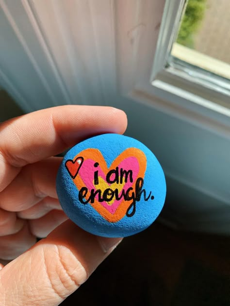 Rock Painting Ideas Easy Inspirational, Painted Rocks Affirmations, Rock Painting Positive Sayings, Affirmation Rock Painting, Rock Painting Ideas Words, Easy Kindness Rocks, Stone Painting Quotes, Painted Rocks Inspirational Words, Rock Painting Ideas Positive Affirmations