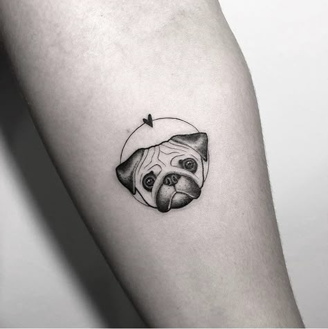 Pug Tattoo Design, Fine Line Pug Tattoo, Cute Pug Tattoo, Pug Outline Tattoo, Puggle Tattoo, Simple Pug Tattoo, Pug Tattoo Ideas, E.t Tattoo, Pug Tattoo