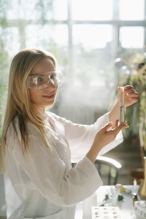 Science Lab Photoshoot, Science Senior Pictures, Pharmacist Photoshoot, Blonde Scientist, Science Photoshoot, Lab Photoshoot, Lab Photography, Lab Aesthetic, Content Photoshoot